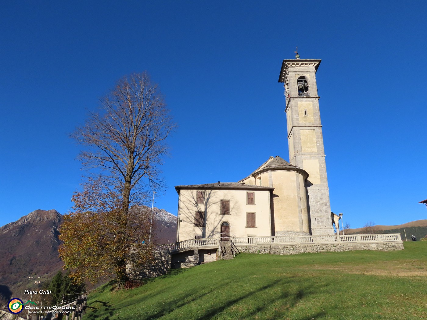 05 Alla chiesa di Fuipiano Valle Imagna.JPG
